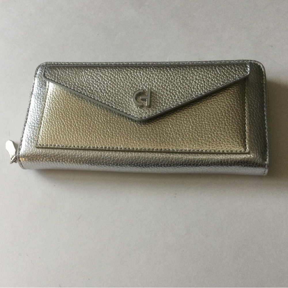 COLE HAAN TOWN CONTINENTAL ZIP AROUND LEATHER WALLET SILVER / GOLD METALLIC NEW